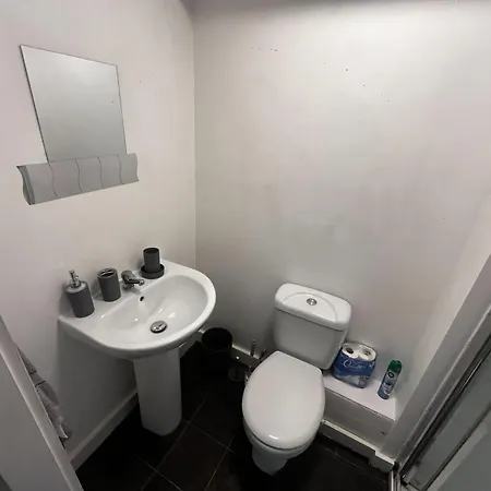 Apartment Studio 17, Short Stroll From Bradford City Centre