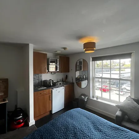 Studio 17, Short Stroll From Bradford City Centre * Bradford (West Yorkshire)